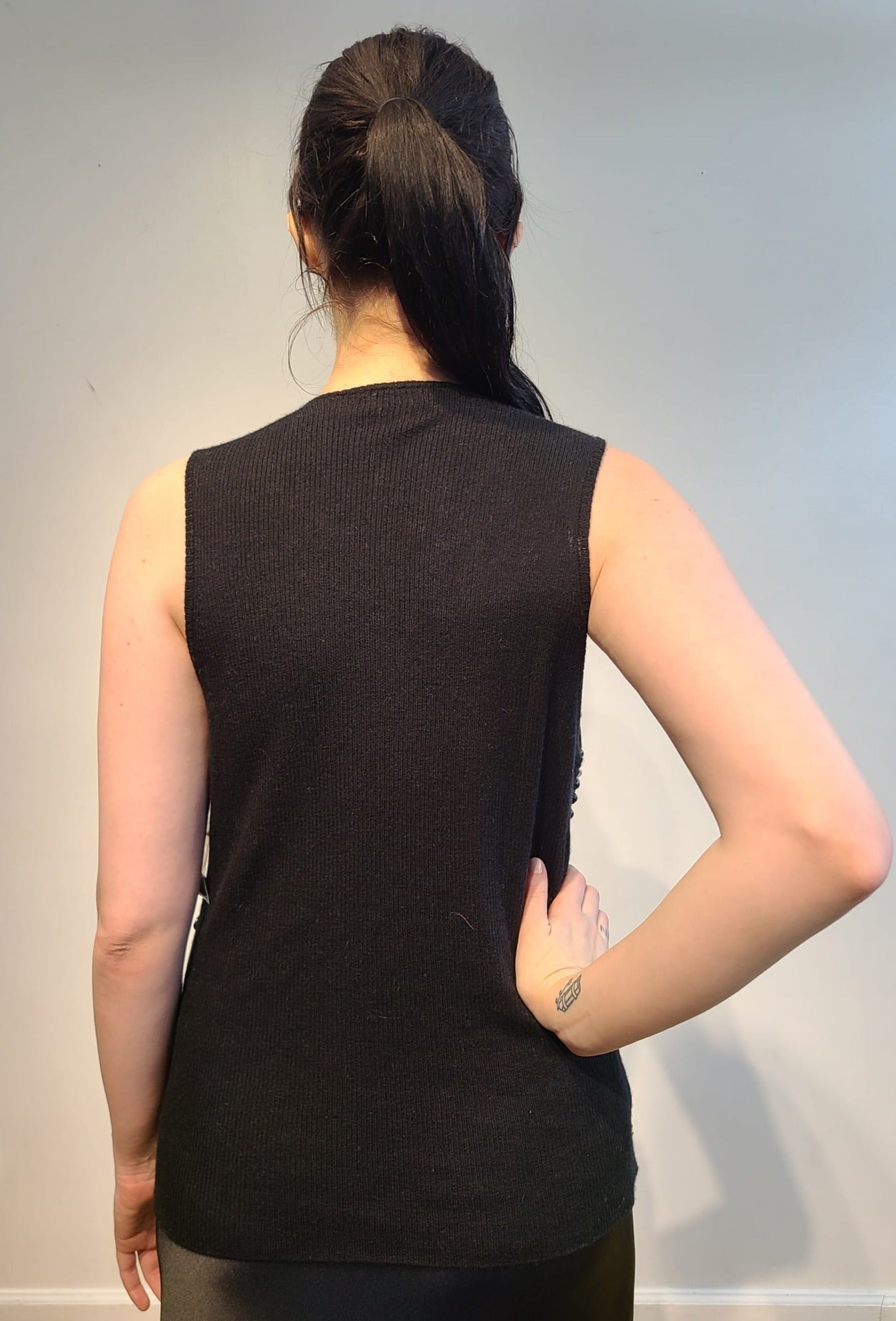 BLACK CASHMERE TANK WITH FRONT EMBELLISHED BLACK & GOLD PEARLS BEADS & CRYSTALS ON BLACK TULLE (SIZE XL)