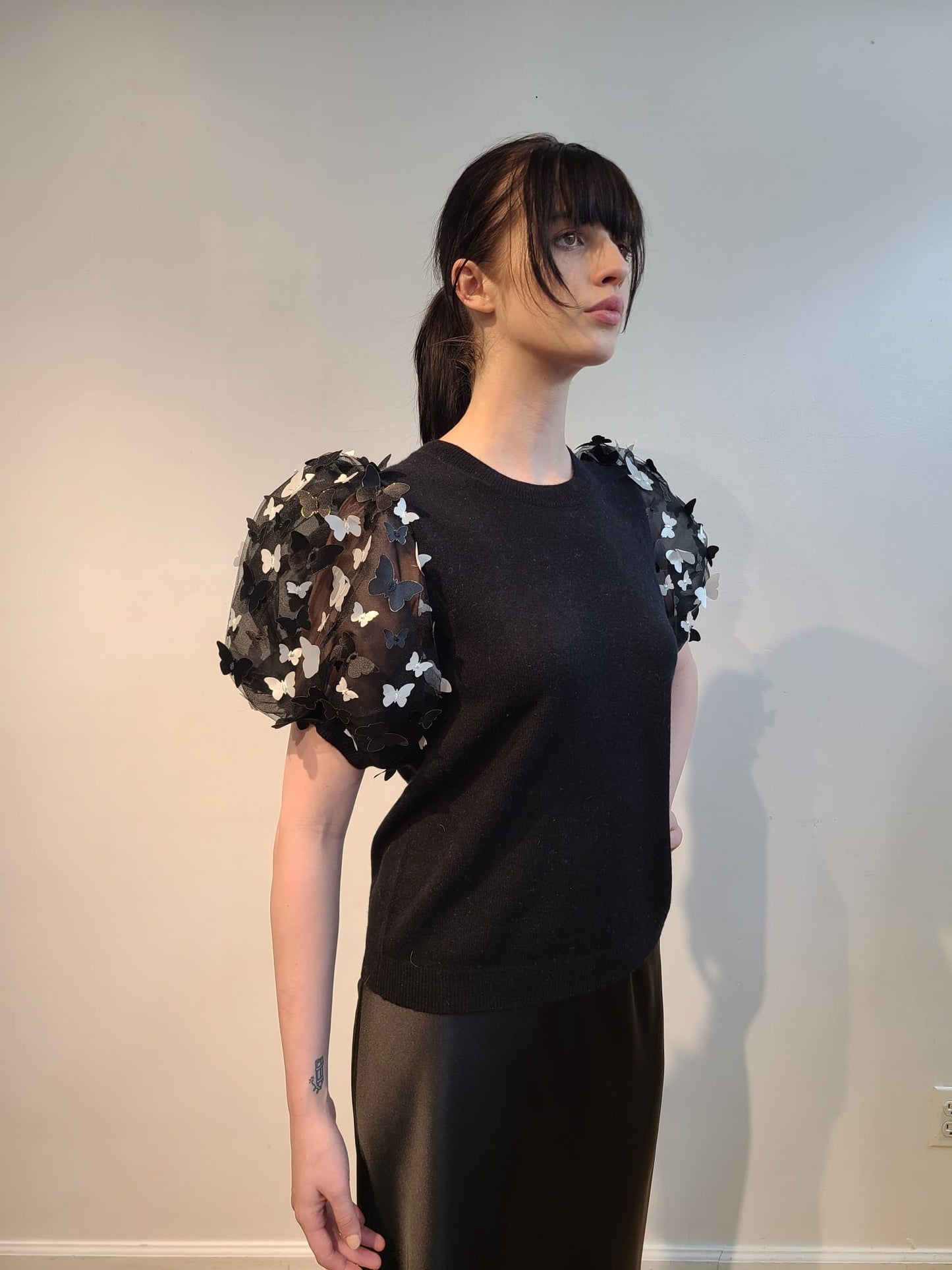 BLACK CASHMERE T SHIRT WITH VOLUMINOUS SHORT PUFF SLEEVE EMBELLISHED OF BLACK & WHITE 3D BUTTERFLIES WITH GOLD TRIM FLYING FREE (SIZE L)