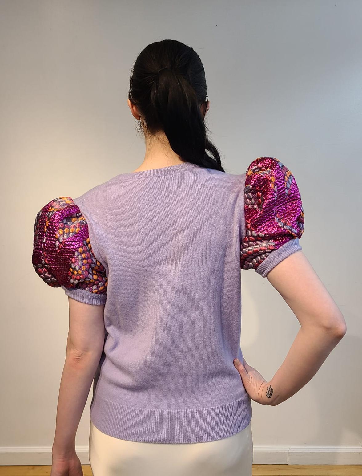 LAVENDER CASHMERE CREW NECK WITH SHORT VOLUMINOUS PUFF SLEEVE EMBELLISHED WITH PINK/CORAL/YELLOW AND LAVENDER FLOWERS ON BABY BLUE TULLE