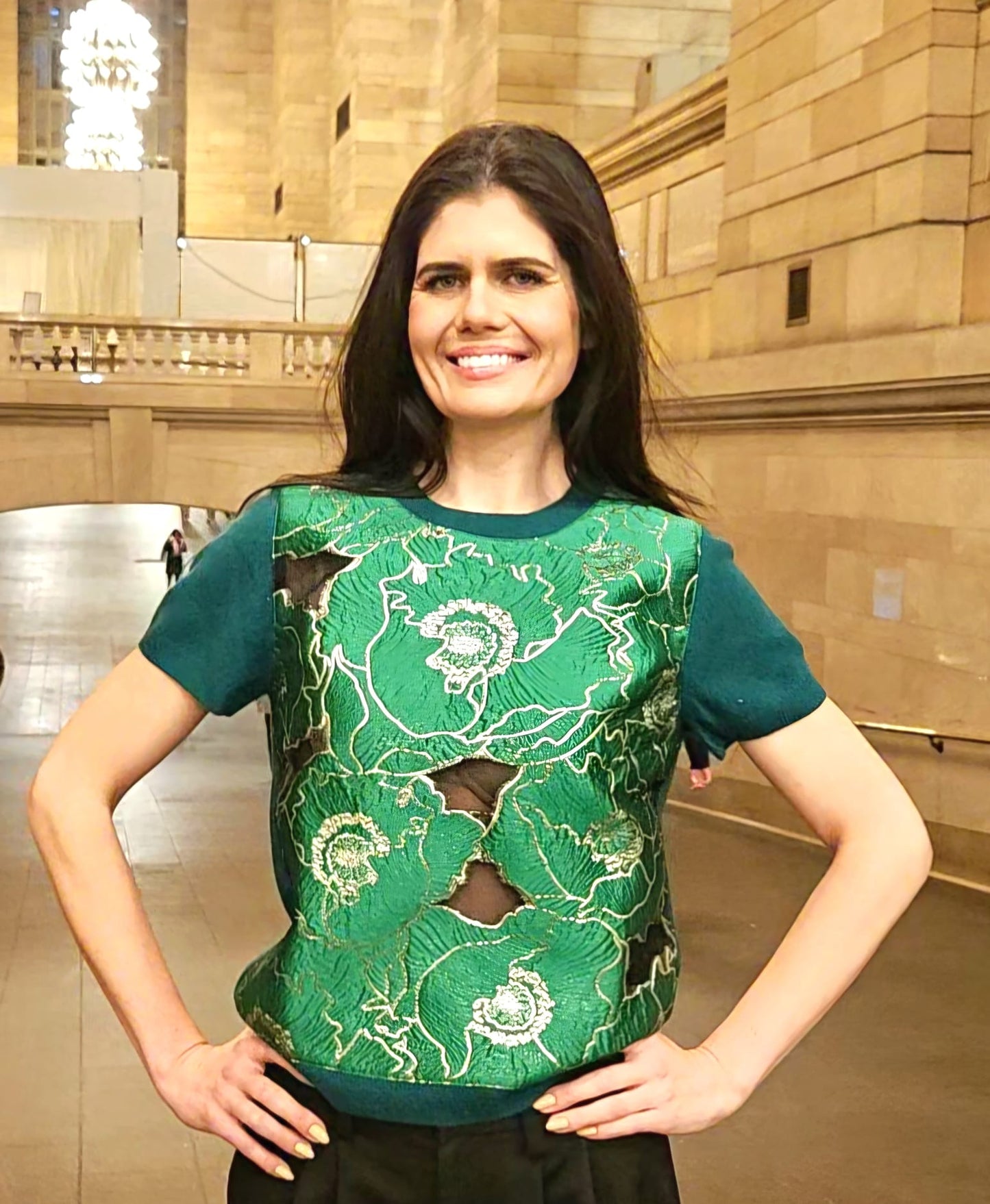 MEDIUM FOREST GREEN 100% CASHMERE SHORT-SLEEVED CREWNECK WITH INSET OF GREEN GODDESS GOLDEN FLORAL GARDEN