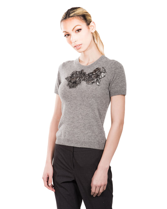 XS GREY SHORT SLEEVE CREW NECK CASHMERE SWEATER WITH SILVER RIBBON FLOWERS ON BLACK SILK ORGANZA ACROSS CHEST